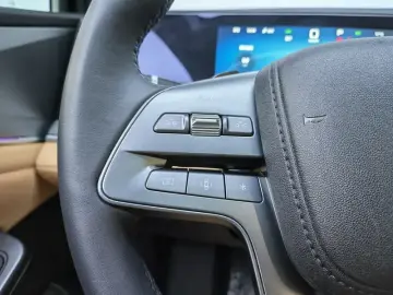2025 BYD Song L с пробегом 16 000 км