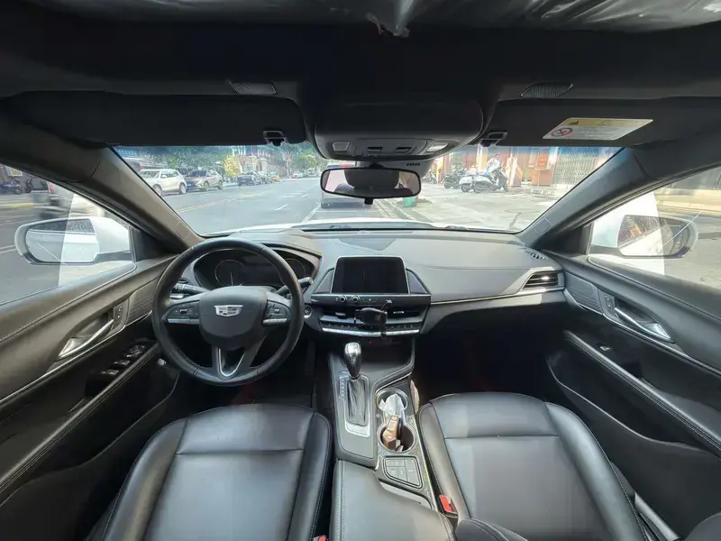 2023 Cadillac CT4 с пробегом 43 000 км