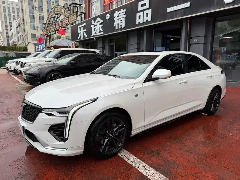 2023 Cadillac CT4 с пробегом 35 900 км