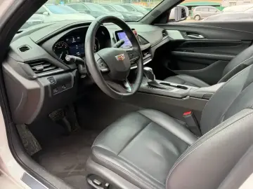 2023 Cadillac CT4 с пробегом 35 900 км