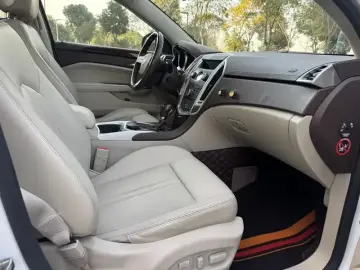 2012 Cadillac SRX с пробегом 130 000 км