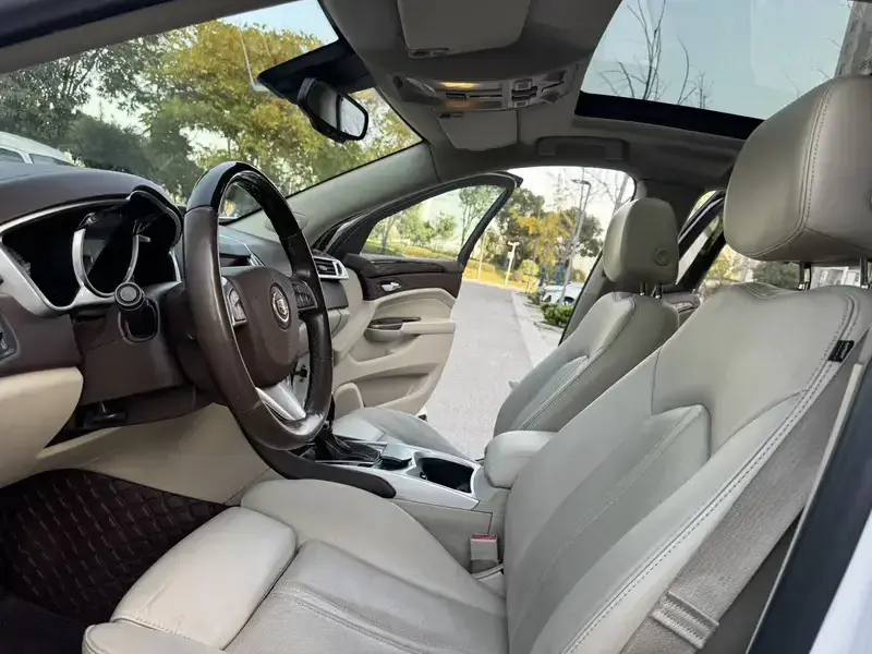 2012 Cadillac SRX с пробегом 130 000 км
