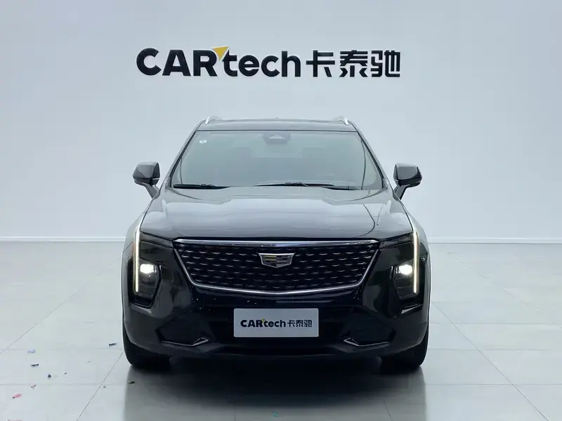 2024 Cadillac XT4 с пробегом 26 000 км