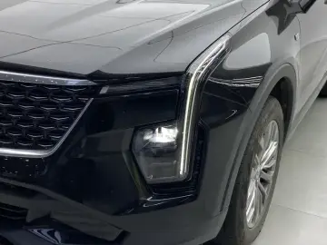 2024 Cadillac XT4 с пробегом 26 000 км