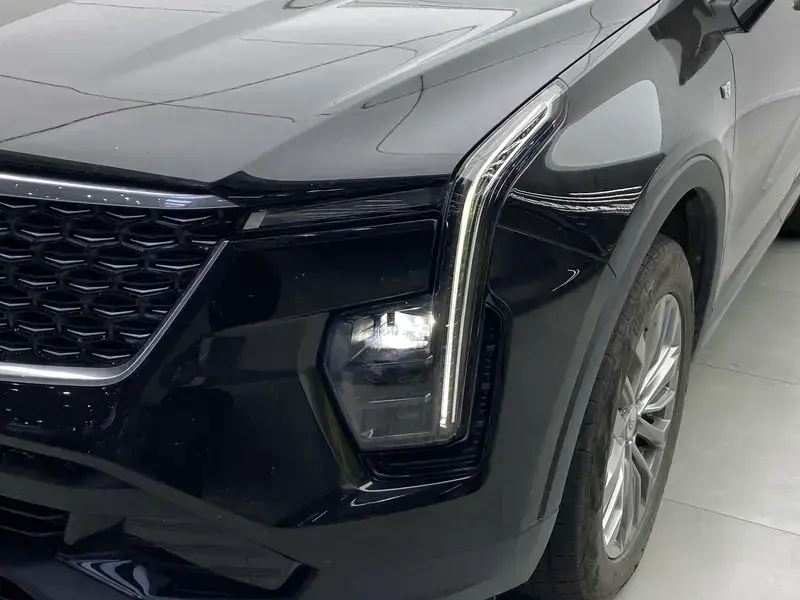 2024 Cadillac XT4 с пробегом 26 000 км