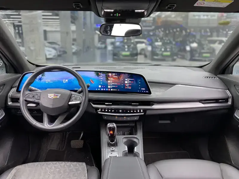 2024 Cadillac XT4 с пробегом 26 000 км