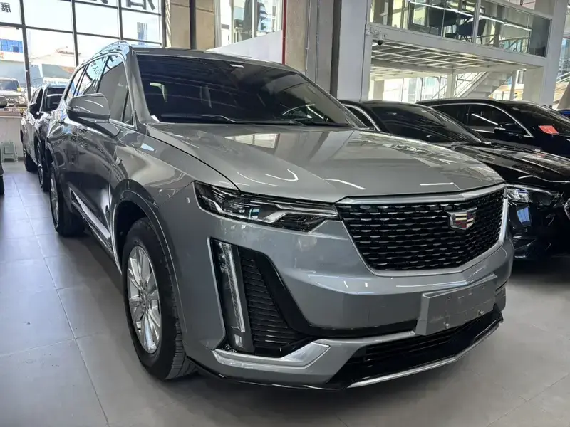 2022 Cadillac XT6 с пробегом 42 100 км