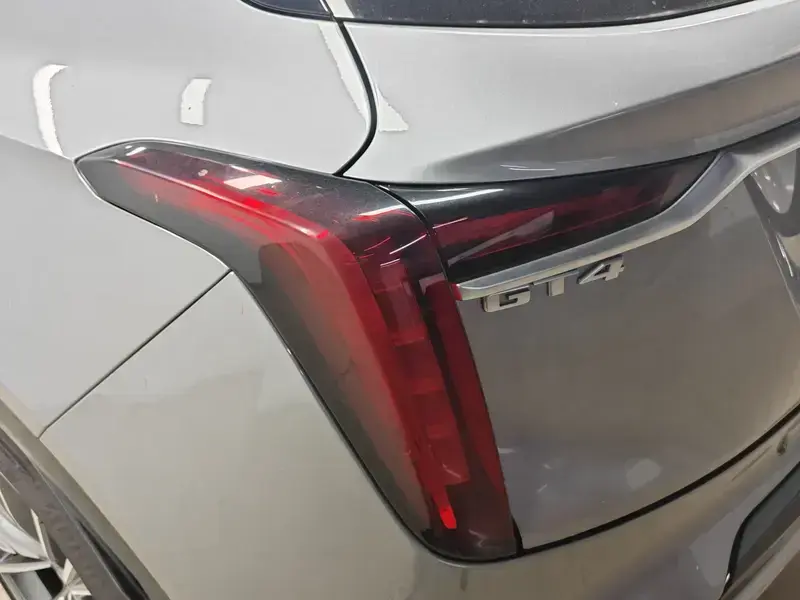 2023 Cadillac GT4 с пробегом 7 900 км
