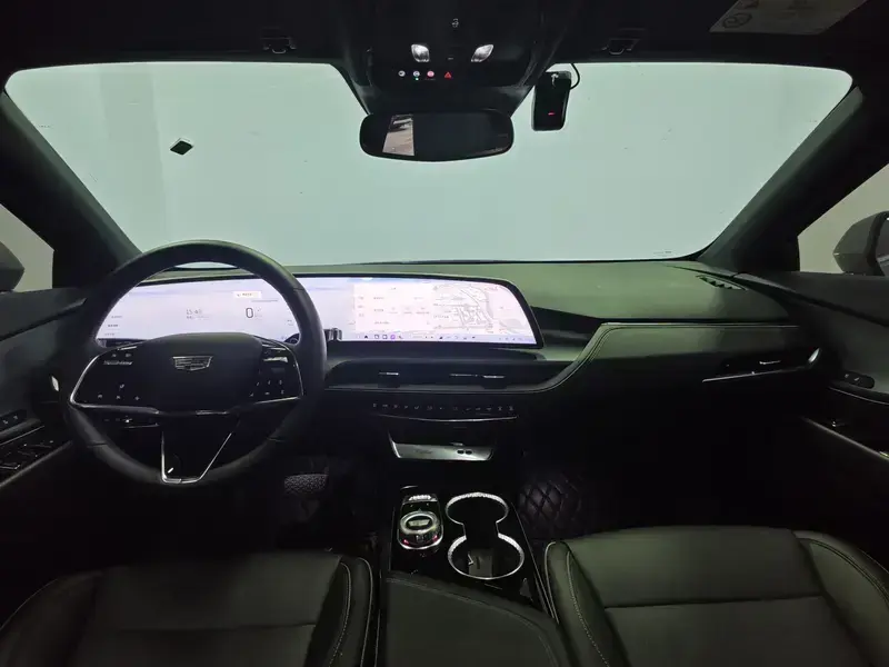 2023 Cadillac GT4 с пробегом 7 900 км