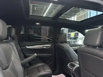 2022 Cadillac XT6 с пробегом 42 100 км