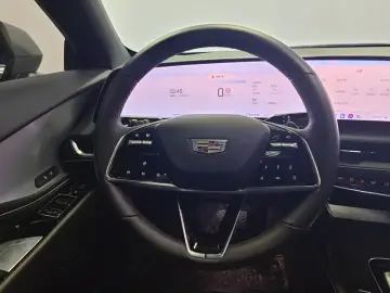 2023 Cadillac GT4 с пробегом 7 900 км
