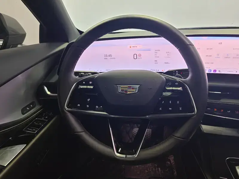 2023 Cadillac GT4 с пробегом 7 900 км