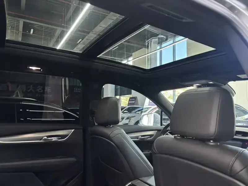 2022 Cadillac XT6 с пробегом 42 100 км