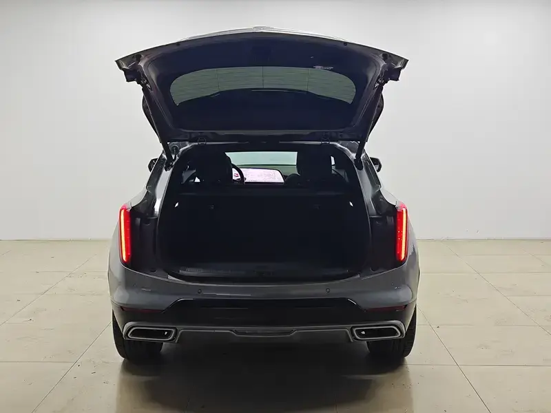 2023 Cadillac GT4 с пробегом 7 900 км
