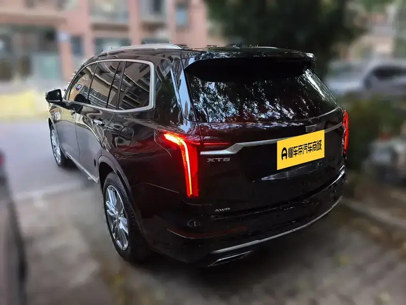 2022 Cadillac XT6 с пробегом 61 000 км