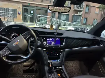 2022 Cadillac XT6 с пробегом 61 000 км