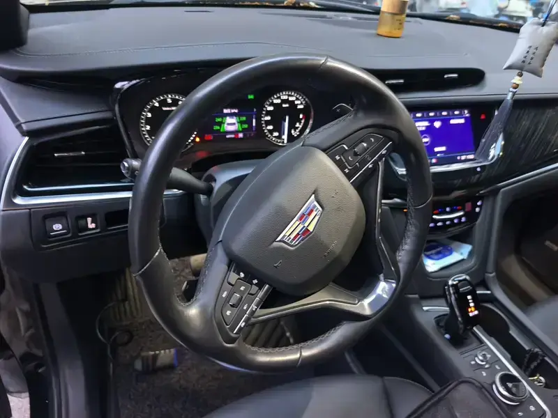 2022 Cadillac XT6 с пробегом 61 000 км