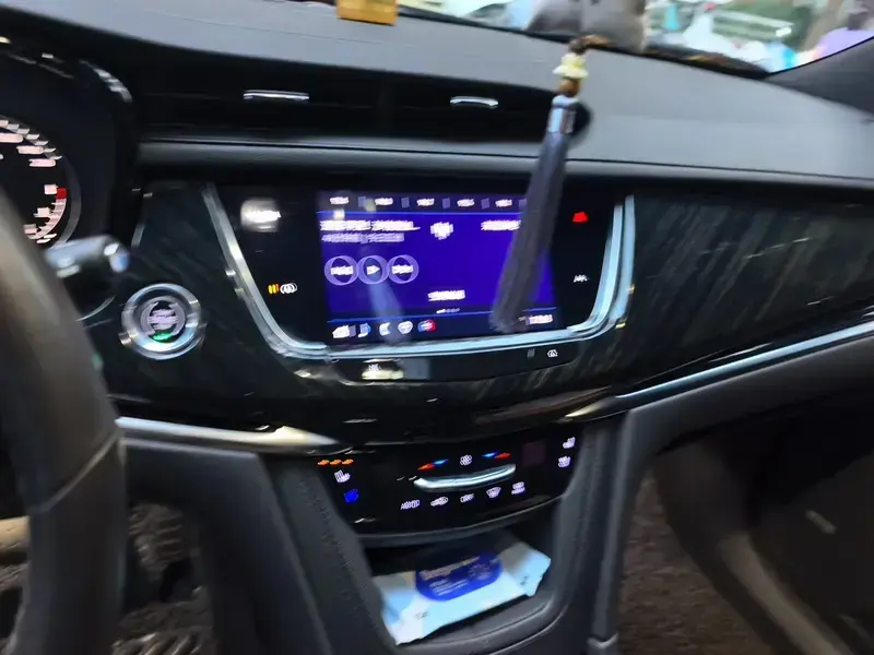 2022 Cadillac XT6 с пробегом 61 000 км