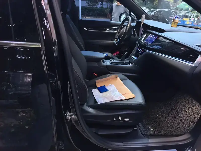 2022 Cadillac XT6 с пробегом 61 000 км