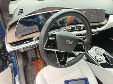 2023 Cadillac GT4 с пробегом 10 200 км