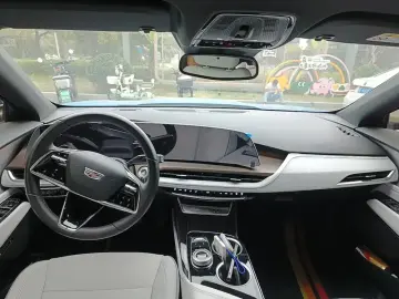 2023 Cadillac GT4 с пробегом 10 200 км