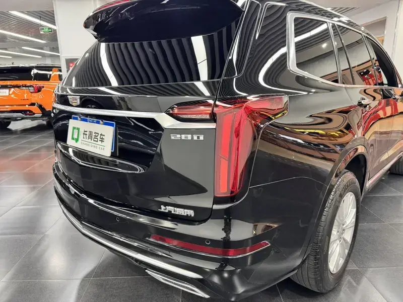 2021 Cadillac XT6 с пробегом 52 000 км