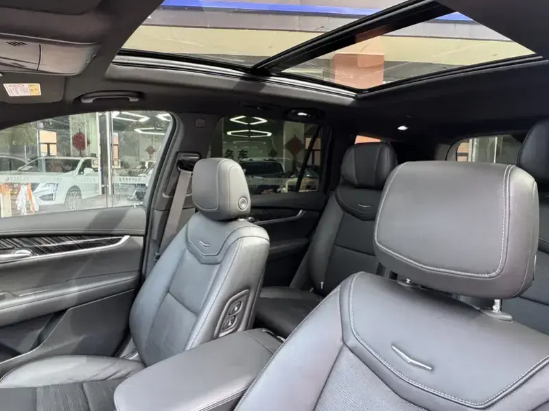2025 Cadillac XT6 с пробегом 25 000 км