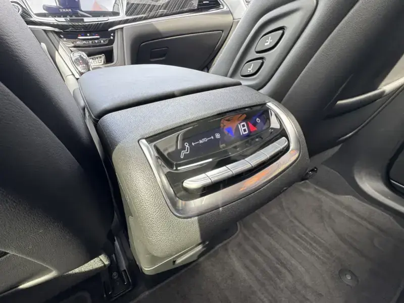 2025 Cadillac XT6 с пробегом 25 000 км