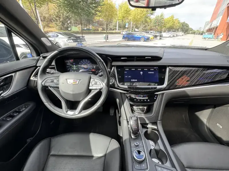 2025 Cadillac XT6 с пробегом 25 000 км