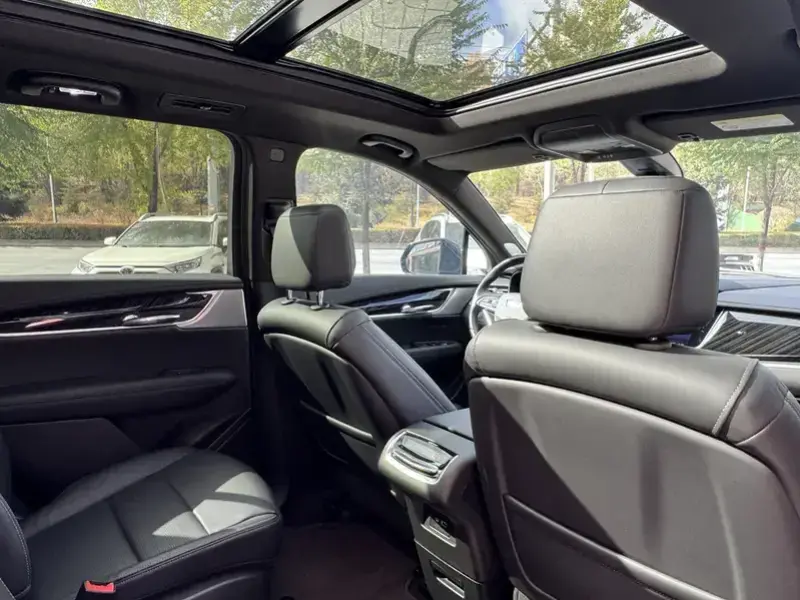 2025 Cadillac XT6 с пробегом 25 000 км