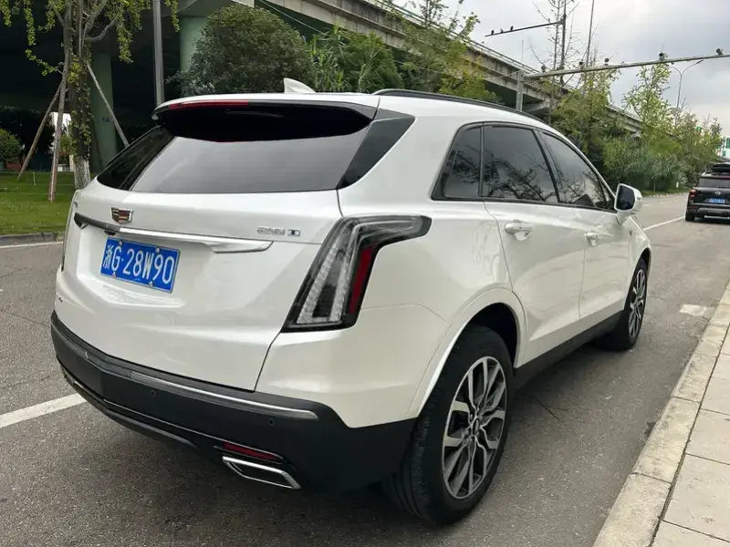 2022 Cadillac XT5 с пробегом 69 800 км