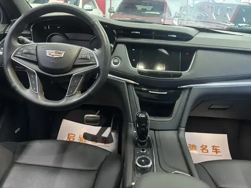 2022 Cadillac XT5 с пробегом 69 800 км