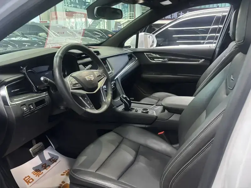 2022 Cadillac XT5 с пробегом 69 800 км