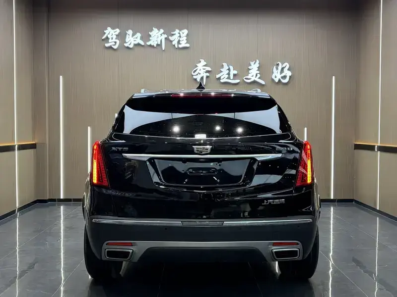 2021 Cadillac XT5 с пробегом 45 000 км