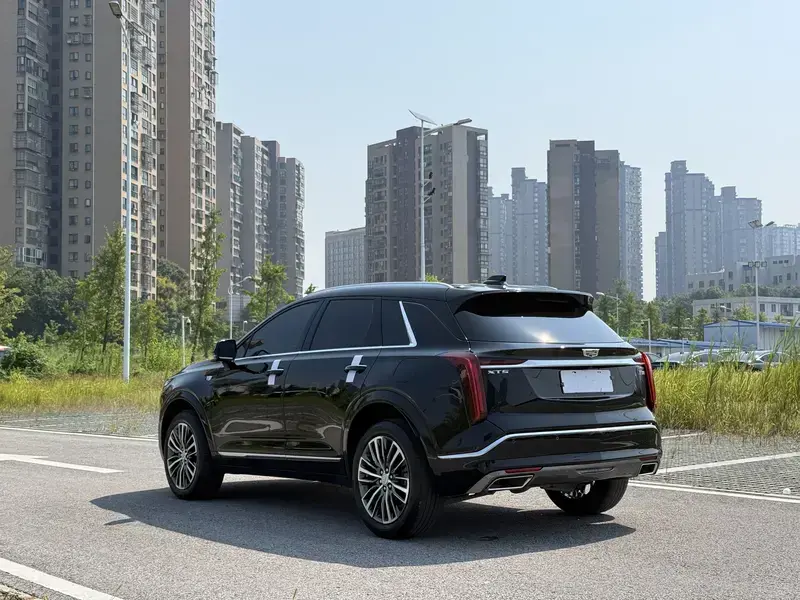 2025 Cadillac XT5 с пробегом 18 500 км