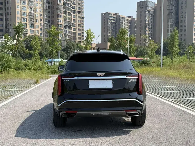 2025 Cadillac XT5 с пробегом 18 500 км