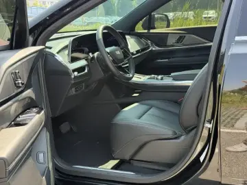 2025 Cadillac XT5 с пробегом 18 500 км