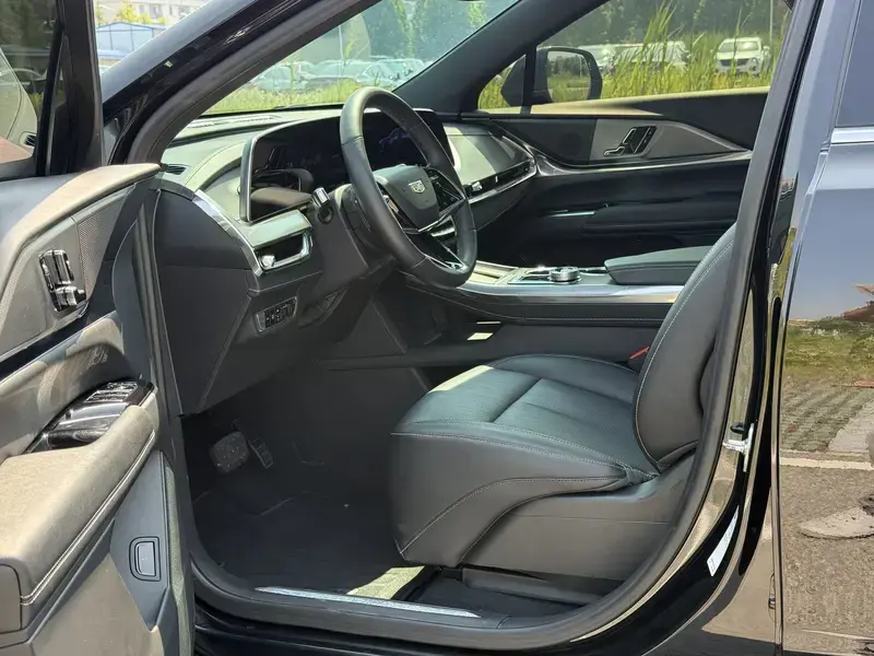2025 Cadillac XT5 с пробегом 18 500 км