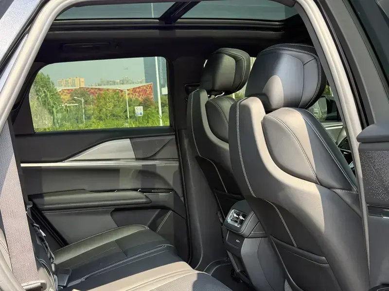 2025 Cadillac XT5 с пробегом 18 500 км