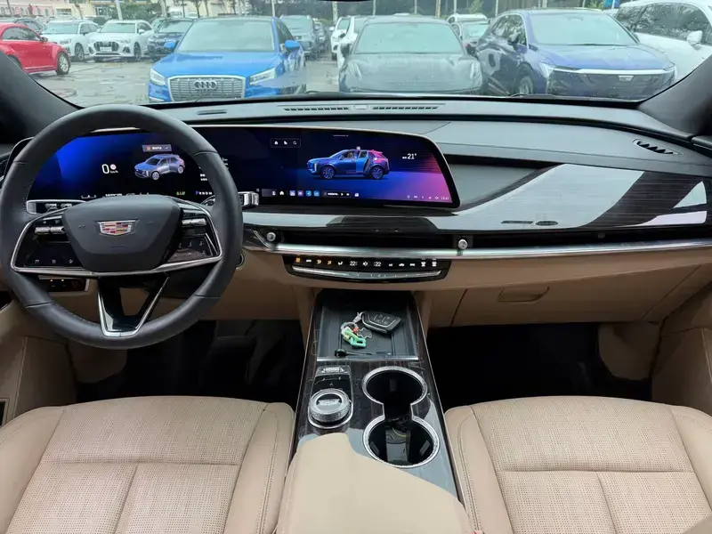 2025 Cadillac XT5 с пробегом 41 000 км