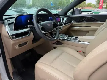 2025 Cadillac XT5 с пробегом 41 000 км