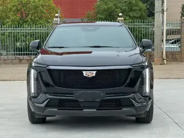 2025 Cadillac XT5 с пробегом 16 000 км