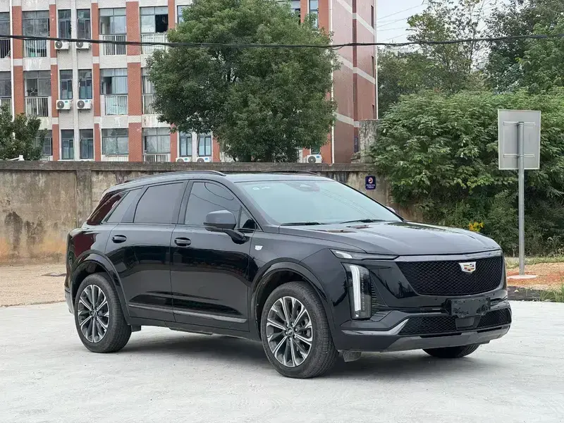 2025 Cadillac XT5 с пробегом 16 000 км