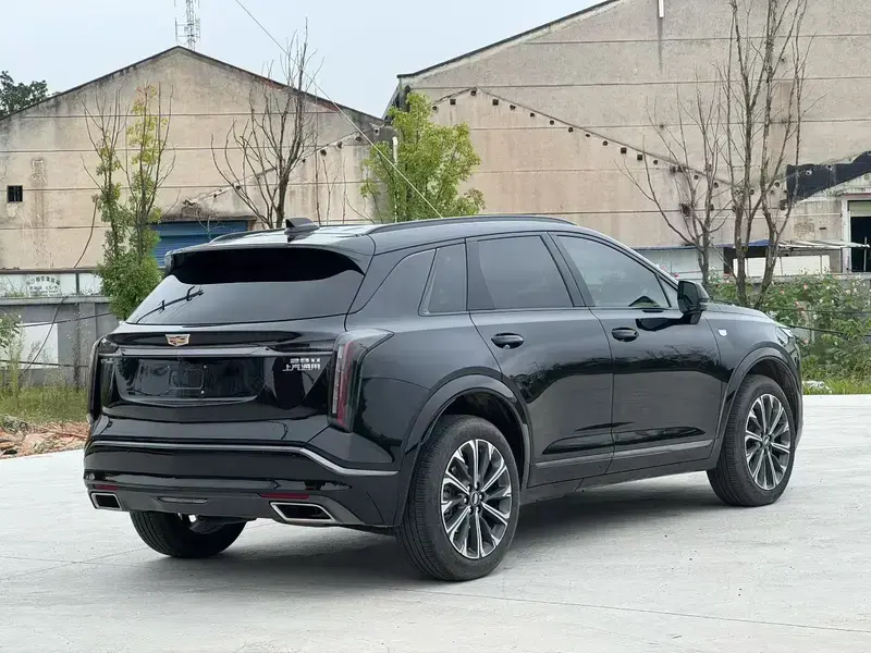 2025 Cadillac XT5 с пробегом 16 000 км