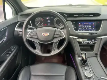 2020 Cadillac XT5 с пробегом 83 000 км
