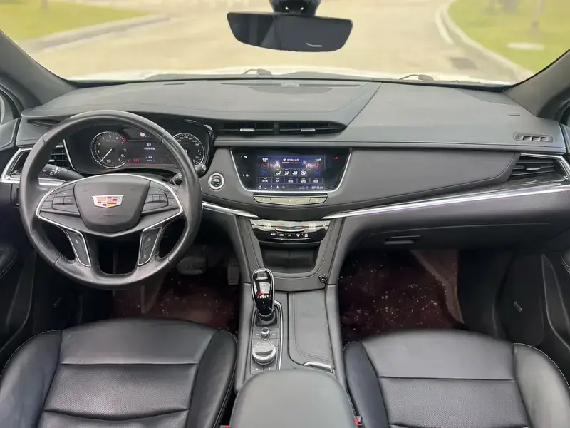 2020 Cadillac XT5 с пробегом 83 000 км