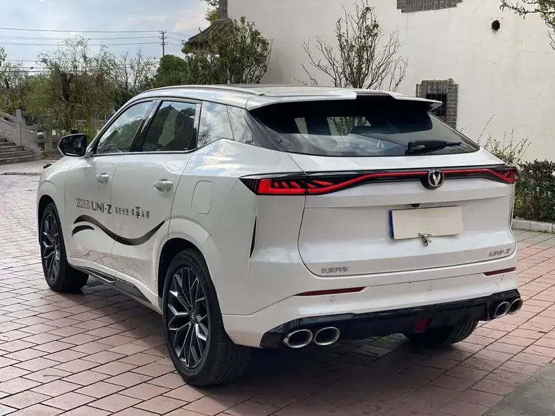 2025 Changan UNI-Z с пробегом 1 000 км