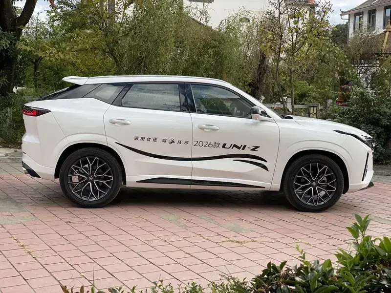 2025 Changan UNI-Z с пробегом 1 000 км