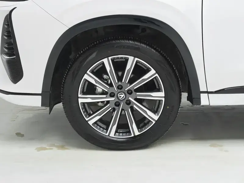 2025 Changan CS75 Plus с пробегом 5 700 км