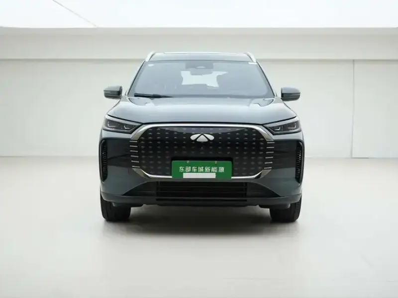 2025 Chery Fulwin T8 с пробегом 18 000 км